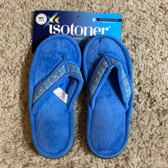NWT women’s flip flop house shoes